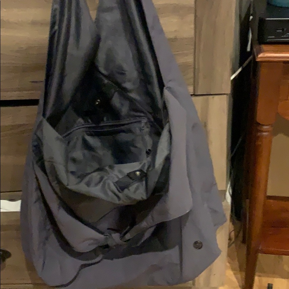 Lululemon criss cross tote